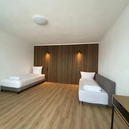 Montoeren * Metzingen (Tubingen)